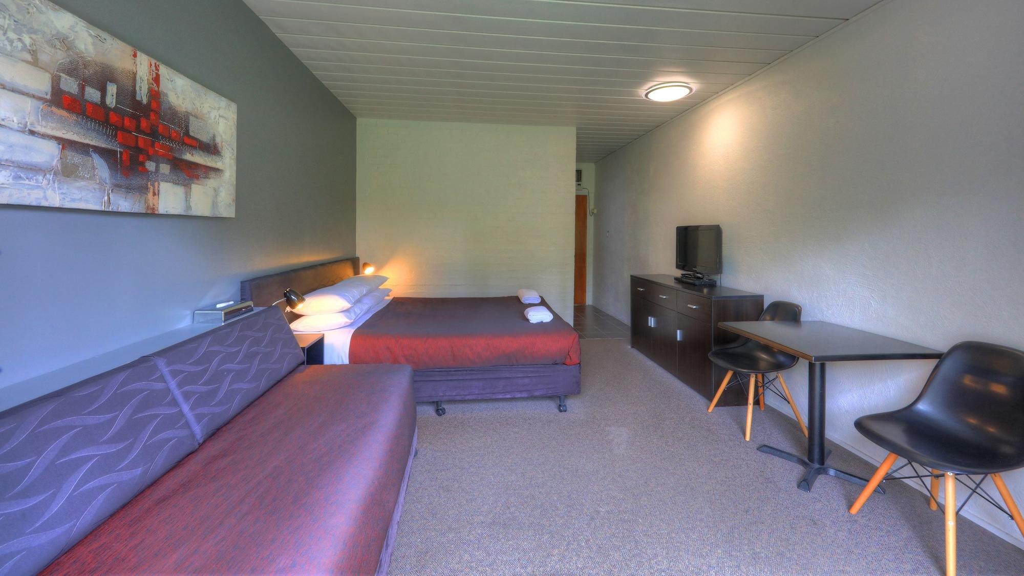 Riverbank Park Motel Брайт Экстерьер фото