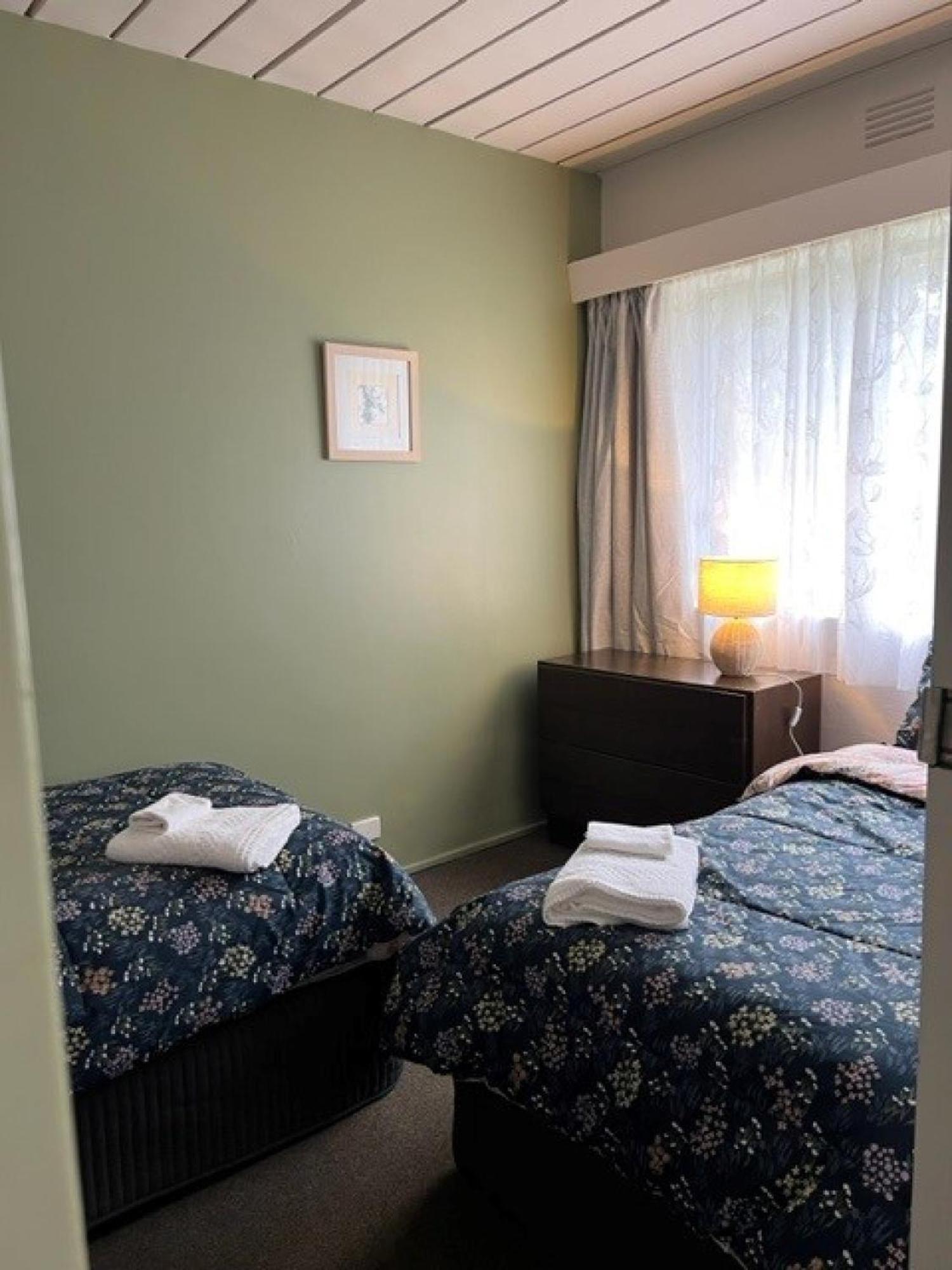Riverbank Park Motel Брайт Экстерьер фото