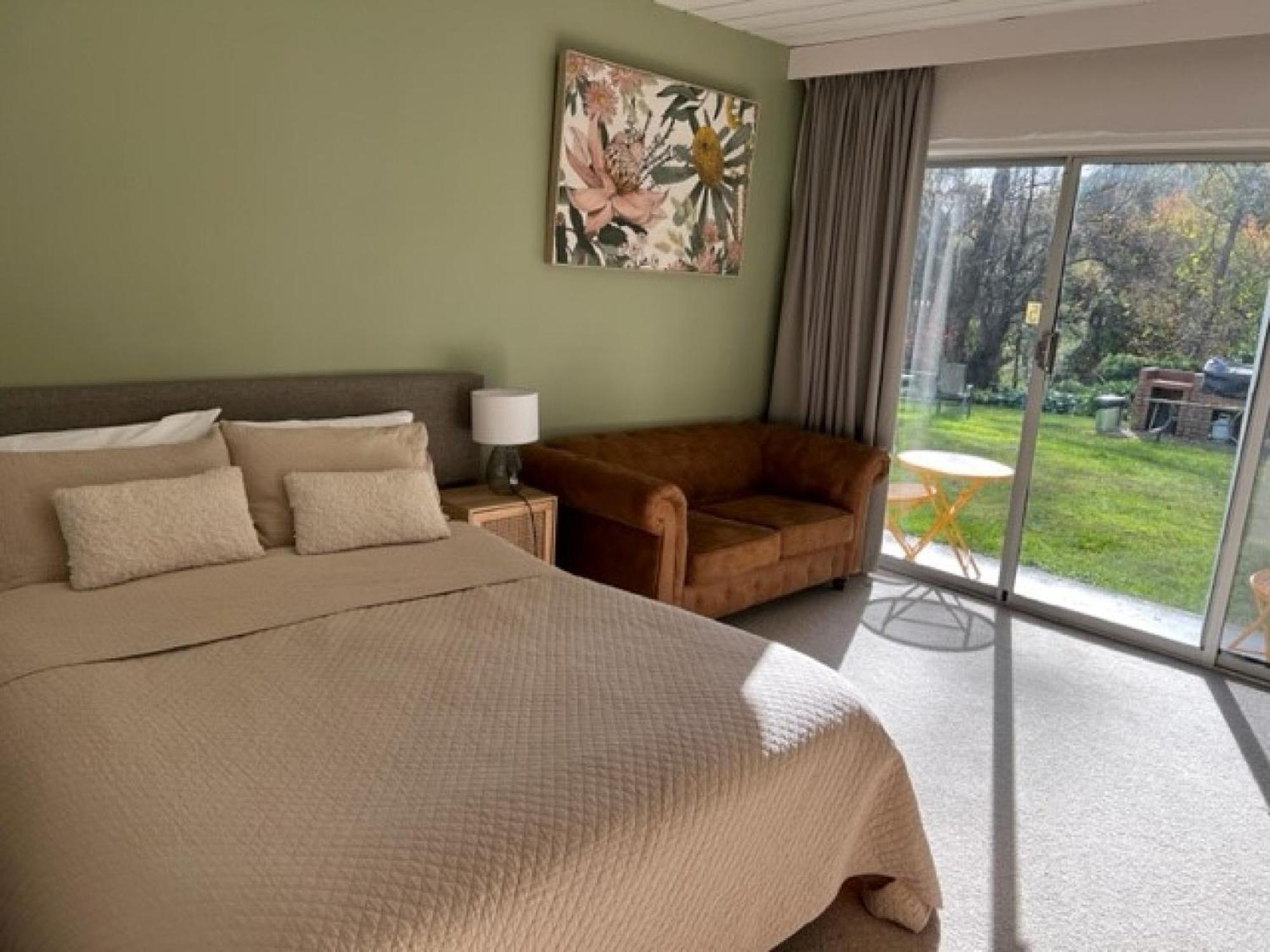 Riverbank Park Motel Брайт Экстерьер фото
